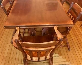 A gorgeous #cushmancolonialcreations table and chairs.  It is in good, original condition.  These don't last long so please text/call us at 518-944-0256.  Thank you.