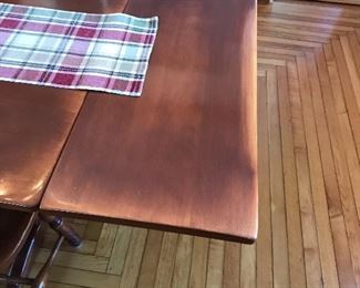 A gorgeous #cushmancolonialcreations table and chairs.  It is in good, original condition.  These don't last long so please text/call us at 518-944-0256.  Thank you.