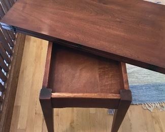 Vintage Cushman Colonial Creations Pivot Top Card Table No. 3-35. This is in lovely, original condition!! This was created in 1933 from the highly sought after HT Cushman Company of Bennington, VT.
It measures 30”x15”x28”H when closed.
I’m listing lots more so please follow me. Ask me any questions.
I buy items too!
Thank you!