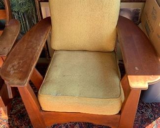 This Cushman Colonial Creation #shafsbury paddle armchair is so lovely. It's in original condition and waiting for you to love it.