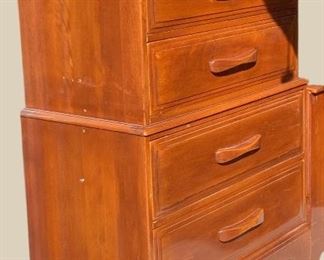 Very nice, Cushman Molly Stark chest on chest dresser. In original condition.