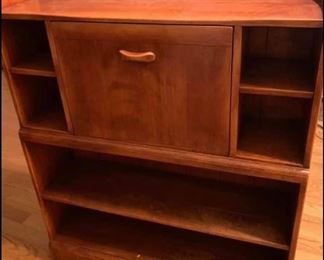 Cushman Colonial Creations Ezekiel Crane bookcase