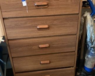 chest of drawers (utilitarian)