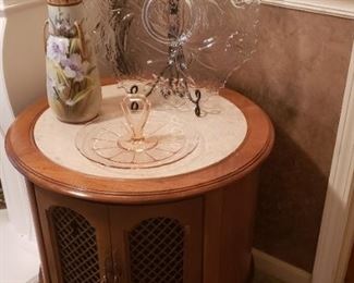 occasional table, glassware