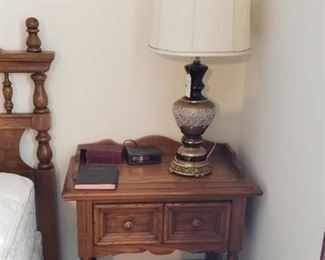 bedroom night stands, lamps (2)