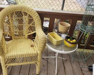 yellow wicker chair, small accessories