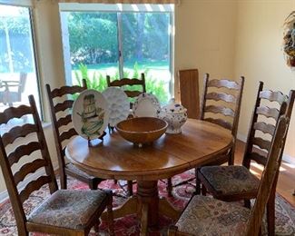 Beautiful dining table & chairs