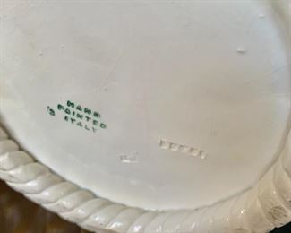 Detail; bottom view.