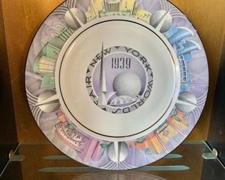 $115 - Homer Laughlin Commemorative plate (Decoration by Charles Murphy - 150th Anniversary of George Washington as First President of the United States (1789-1939)). New York World's Fair 1939, 10"D