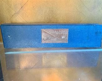 Detail; cheese knife box.