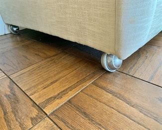 Detail; left side castors