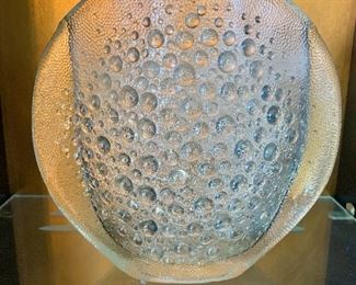 $50 - Bubble artglass round  vase. 7.25"H x 8"W x 3"D
