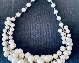 $24 - Vintage 16” graduated bauble necklace