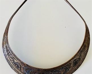 $20 - Vintage metal silver and goldtone choker