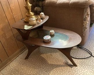 11 Oval End Tables