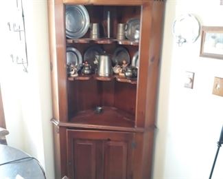 Nice corner cabinet 