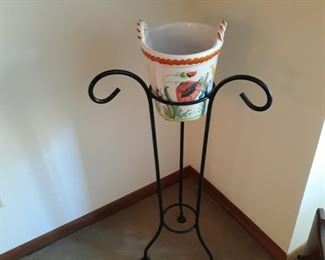 Ice bucket with stand     or...
Plant stand