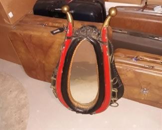 Horse collar with mirror, in very good condition 