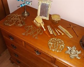 Brass and dresser set items