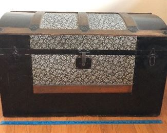 Large Trunk , Embossed Metal with Oak. Inside shelf still there. 