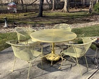 Outdoor metal table and 4 chairs