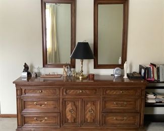 Beautiful dresser with 2 mirrors
