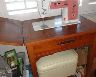 1966 Singer Sewing machine with storage in the seat