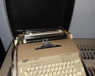 1970's Smith Corona Typewriter