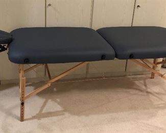 PROFESSIONAL PORTABLE MASSAGE TABLE.   "TOUCH AMERICA"    EXCELLENT CONDITION.                                                       
