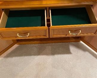 BEAUTIFUL NATURAL CHERRY CHINA CABINET    81" X 60" X 13.5                                                                            
EXCELLENT CONDITION
