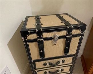 DECORATIVE LUGGAGE                                              
EXCELLENT CONDITION                                                       
