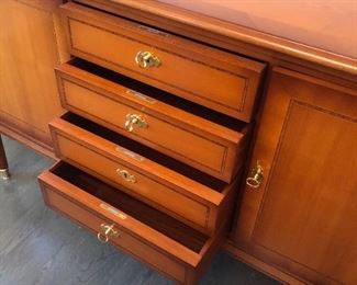 BEAUTIFUL DINING ROOM  BUFFET NATURAL 
CHERRY INLAY BUFFET  EXCELLENT CONDITION                                                                                  
