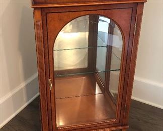 CURIO/DISPLAY CABINET NATURAL CHERRY      
EXCELLENT CONDITION                                                        