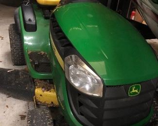 John Deere Lawn Tractor