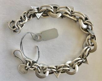 $40 Lochlin Smith circle triangle silver tone bracelet 7.5"L