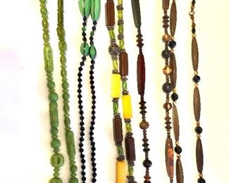 Overview 5 Vintage or Art Deco long necklaces 