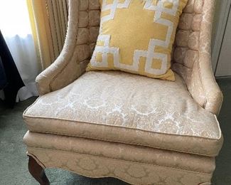 Tufted back side chair