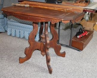 ANTIQUE WOOD TABLE