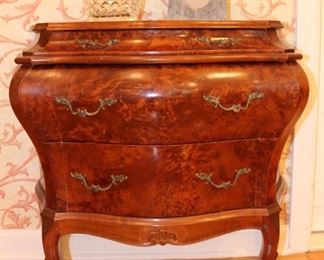 Diminutive Bombe Chest