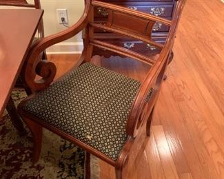 #14	Willet Gateleg Table w/6 chairs & 1 leaf  w/1 captain Chair & 5 other chairs   25.5-61x44Wx30   (does have some scratches on top)  w/table pads	 $425.00 
