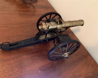 #45	Civil War Era Cannon  w/ammo wagon (as is) 1861 Dahlgren 	 $100.00 
