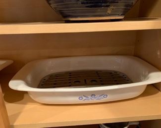 #85	Corning Ware Vintage Meat Broiler Platter w/metal Broiler in bottom  14"x10"x2.5"	 $20.00 
