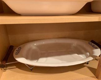 #86	Corning Ware Vintage Meat Platter w/metal Carrier   	 $20.00 
