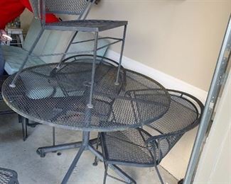 #126	42" Round Metal Table w/4 chairs	 $75.00 
