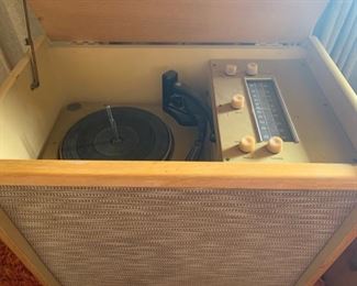 Vintage Magnavox Phonograph, Turntable 