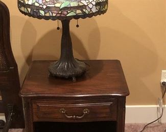 HENREDON BEDSIDE TABLE 1 OF 2 AND ONE OF THE REPRODUCTION TIFFANY LAMPS