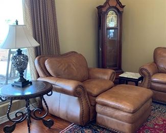 Pleather Rolled Arm Sofa, Loveseat, Chair and Ottoman, Coffee Table, End Tables and Sofa Table w Nailhead Accent, Area Rug, Table Lamps