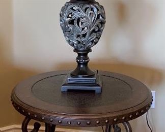 End Tables w Nailhead Accent, Table Lamps