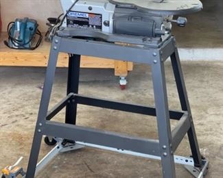 Dremel 1680 16" Variable Speed Scroll Saw on Rolling Cart	46x25x47in	HxWxD

