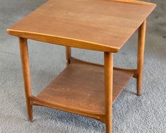 Lane MCM Style 1626 End Table	22x23x23	HxWxD
